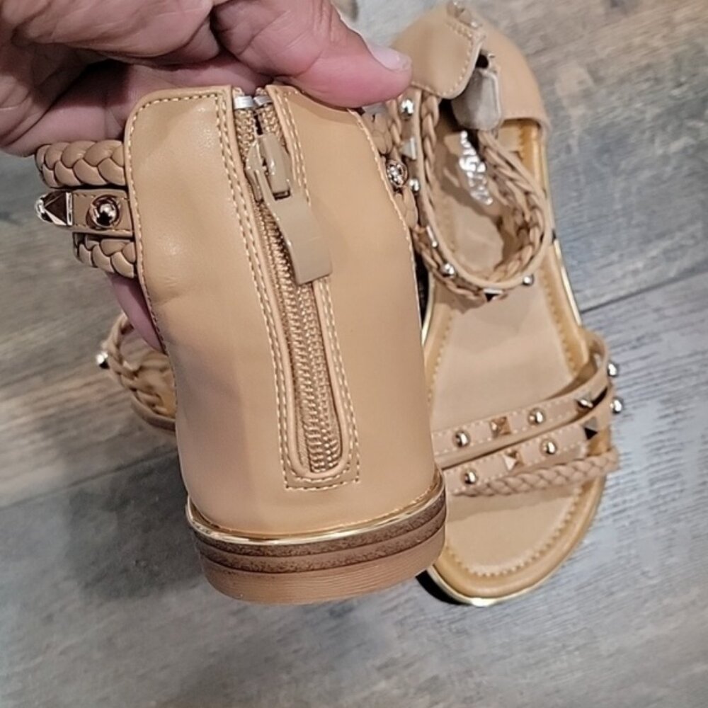 Sandals - Picture 9 of 10
